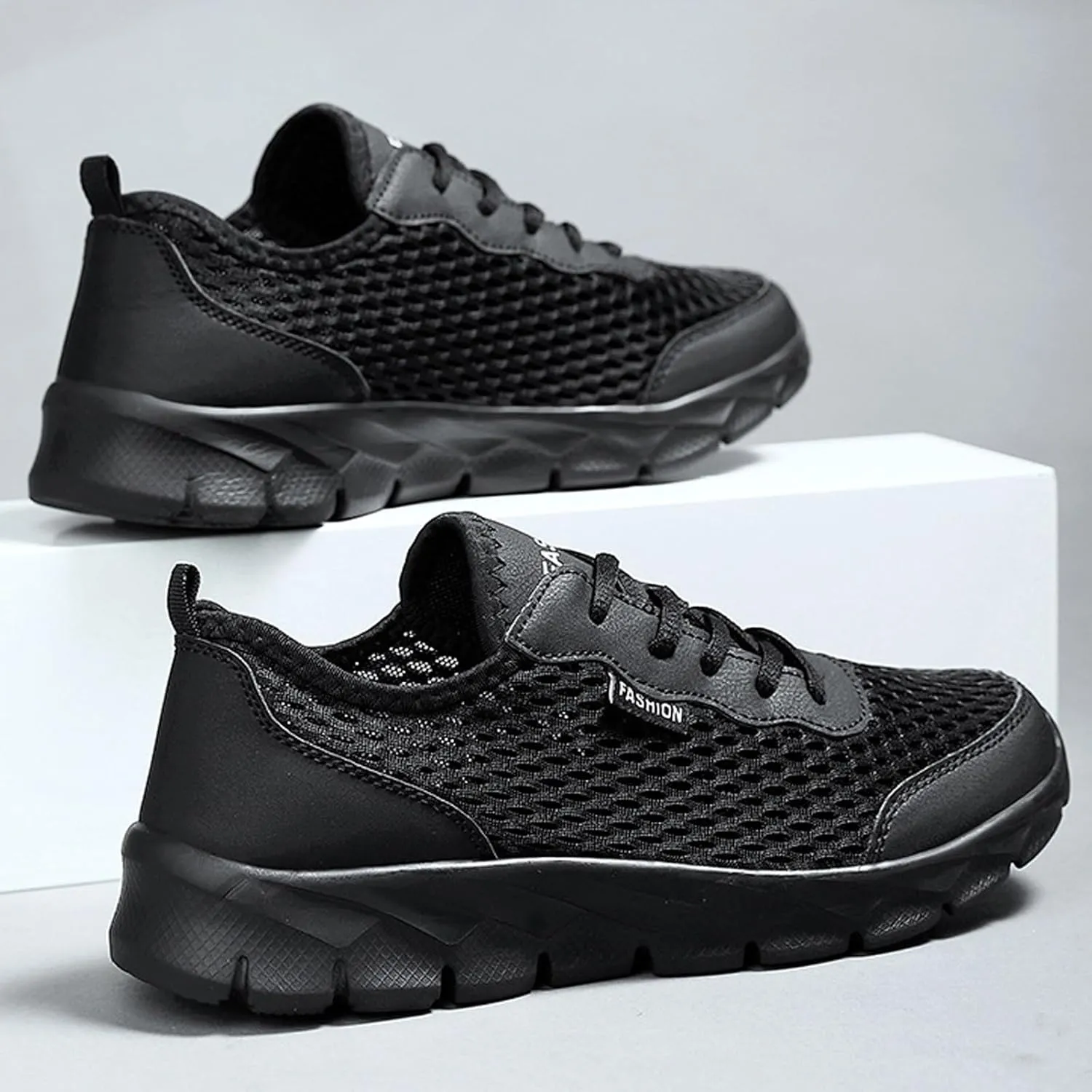 Men's Running Shoes Lightweight Breathable Walking Shoes Athletic Fashion Sneakers Casual Workout Tennis Shoes