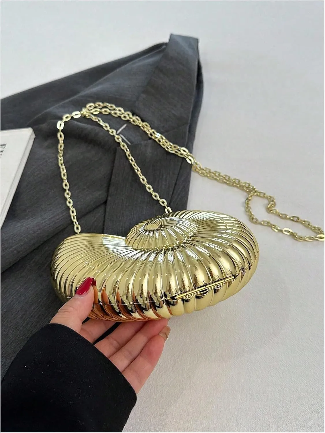 Milumia Women's Metallic Conch Shape Clutch Purse Elegant Chain Strap Mini Crossbody Bags