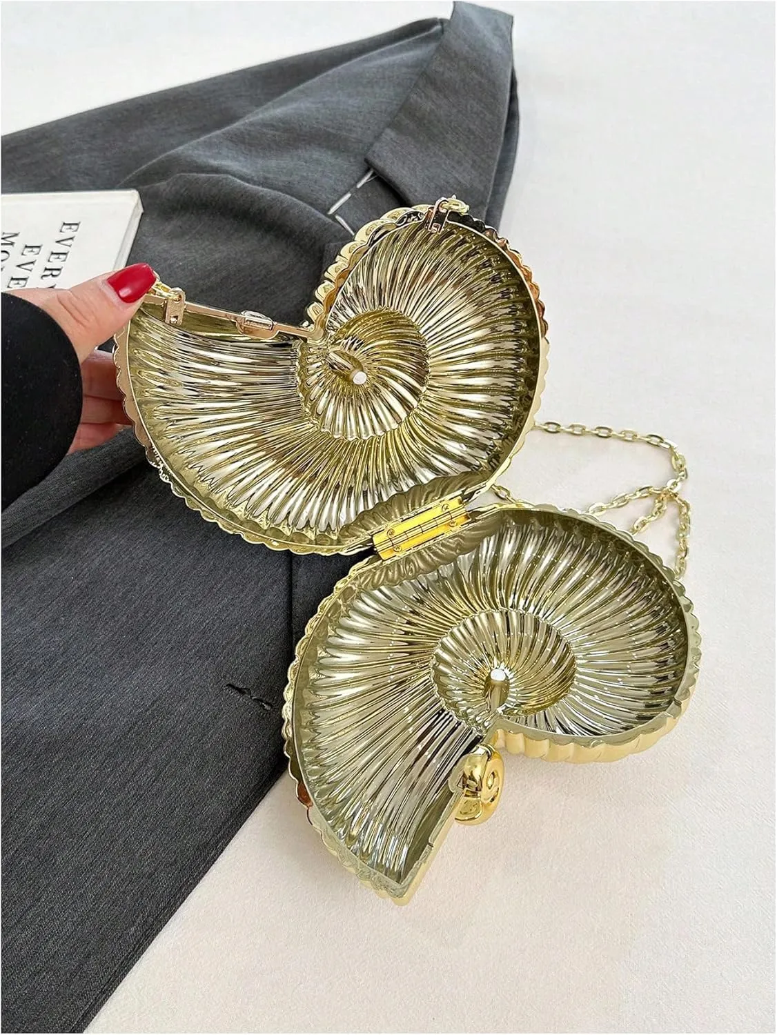 Milumia Women's Metallic Conch Shape Clutch Purse Elegant Chain Strap Mini Crossbody Bags