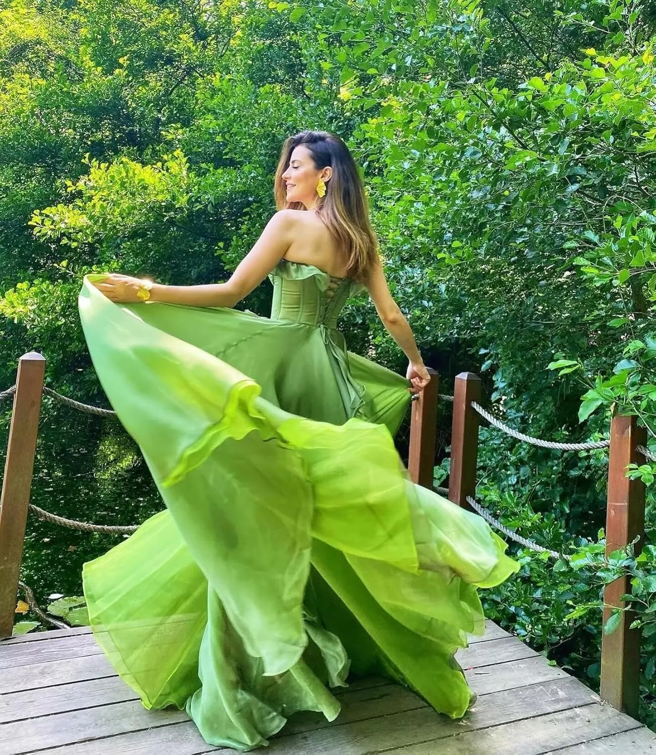 Strapless Chiffon Long Prom Dresses with Slit for Women Pleated Ball Gown A Line Ruffles Formal Evening Party Gowns