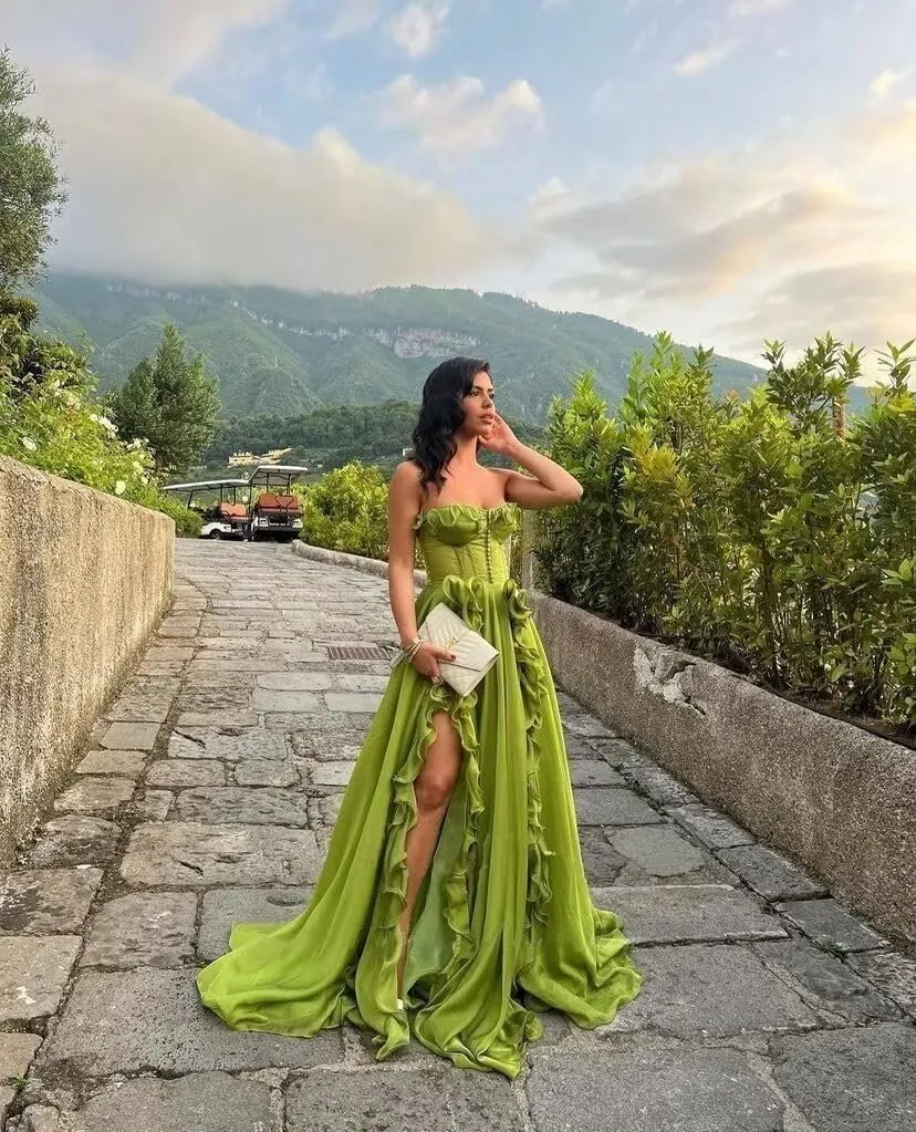Strapless Chiffon Long Prom Dresses with Slit for Women Pleated Ball Gown A Line Ruffles Formal Evening Party Gowns