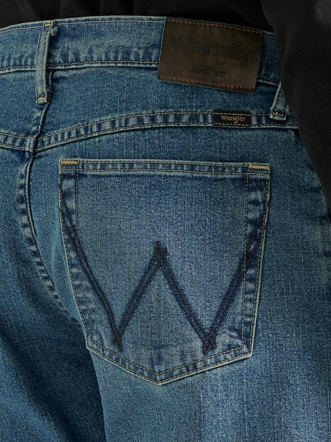 Wrangler Men's Free to Stretch Relaxed Fit Bootcut Jean