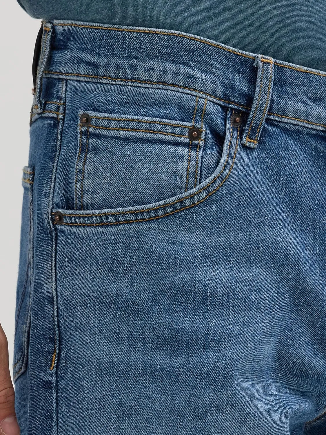 Wrangler Men's Free to Stretch Relaxed Fit Jeans